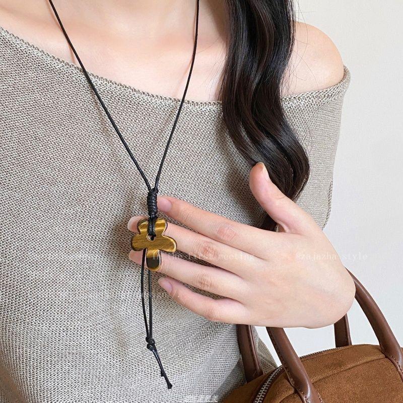 Retro Tiger Eye Stone Necklace - Versatile Maillard Style for Autumn & Winter Sweaters, High-End Luxury Accessory.