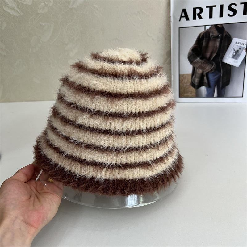 

Striped color matching plush bucket hat women autumn and winter plain face covering warm face small knitted bucket hat M（56-58cm） чорний