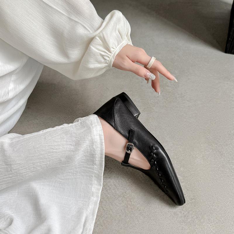 Comfortable and soft leather shoes Four Seasons Cowhide Fashion Single Shoes Women's pointed head Low heel Non-slip cowhide sole Large size sheepsk