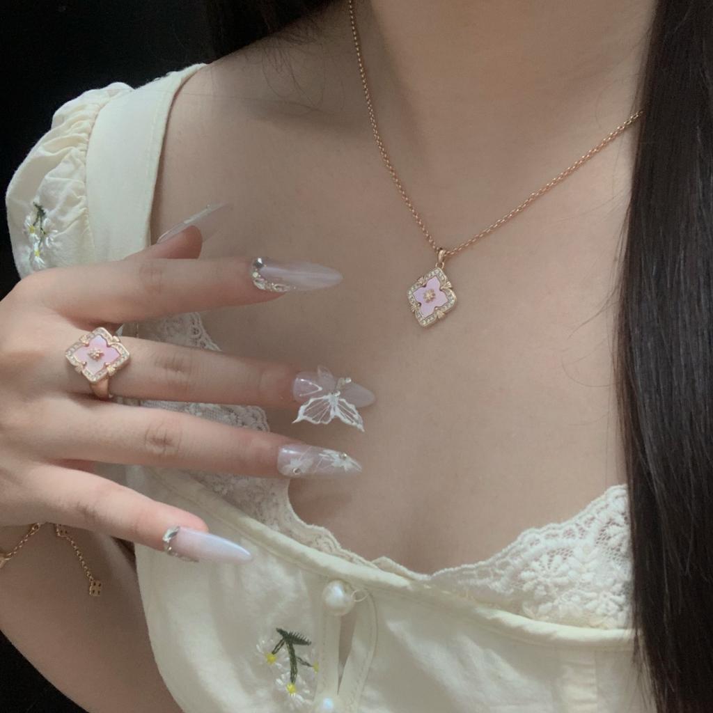 2026 Brushed Craft Bratti Natural Pink Fritillary Three Flowers Bracelet Female Diamond Clover Clavicle Chain