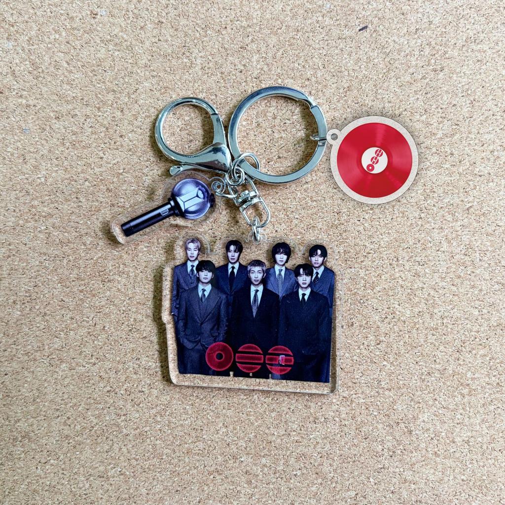 BTS Akrylowy brelok do kluczy World Tour, Zawieszka z portretem członka zespołu, zawieszka z winylową płytą i lightstickiem, Akcesorium do torby dla fanów Kpop ARMY