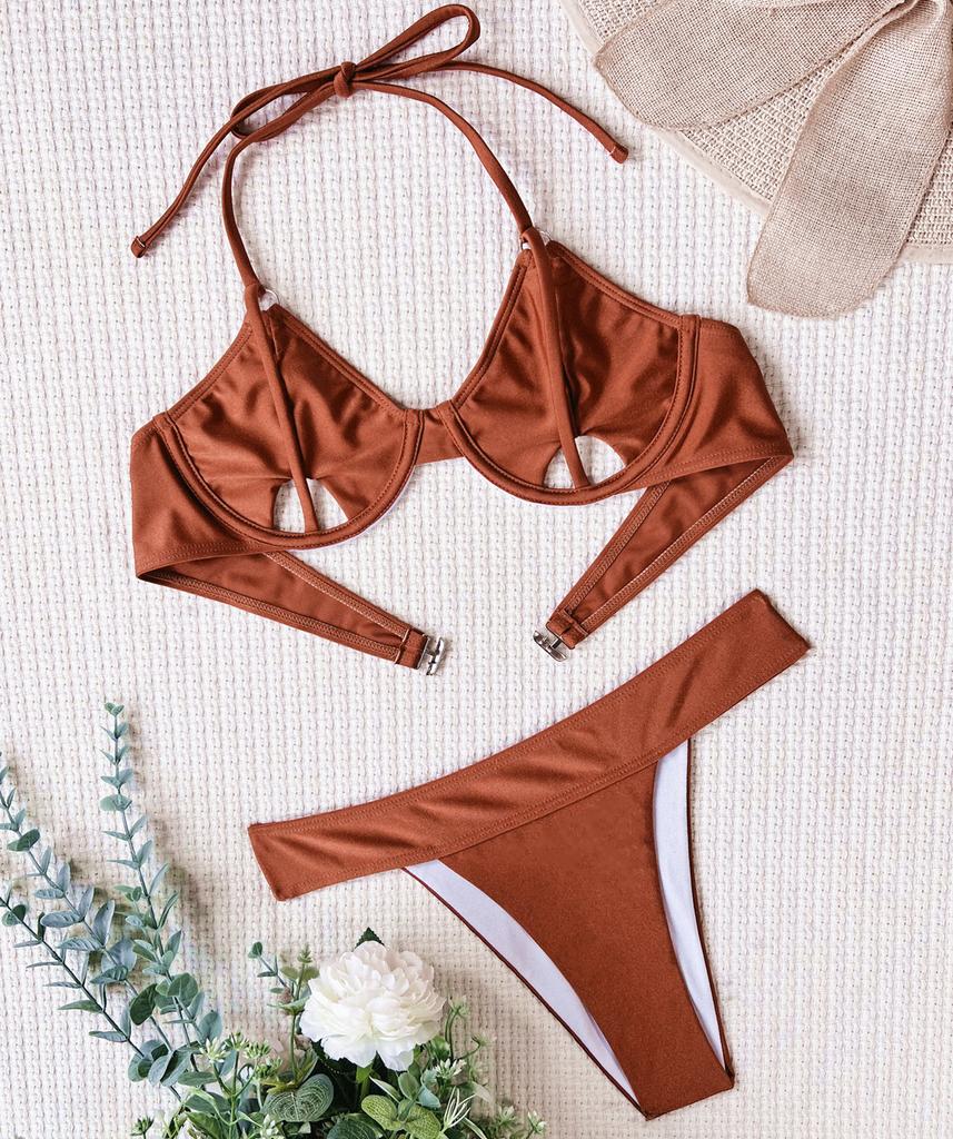 Mayo kiyimidagi katta chiroyli jinsiy kokraklar