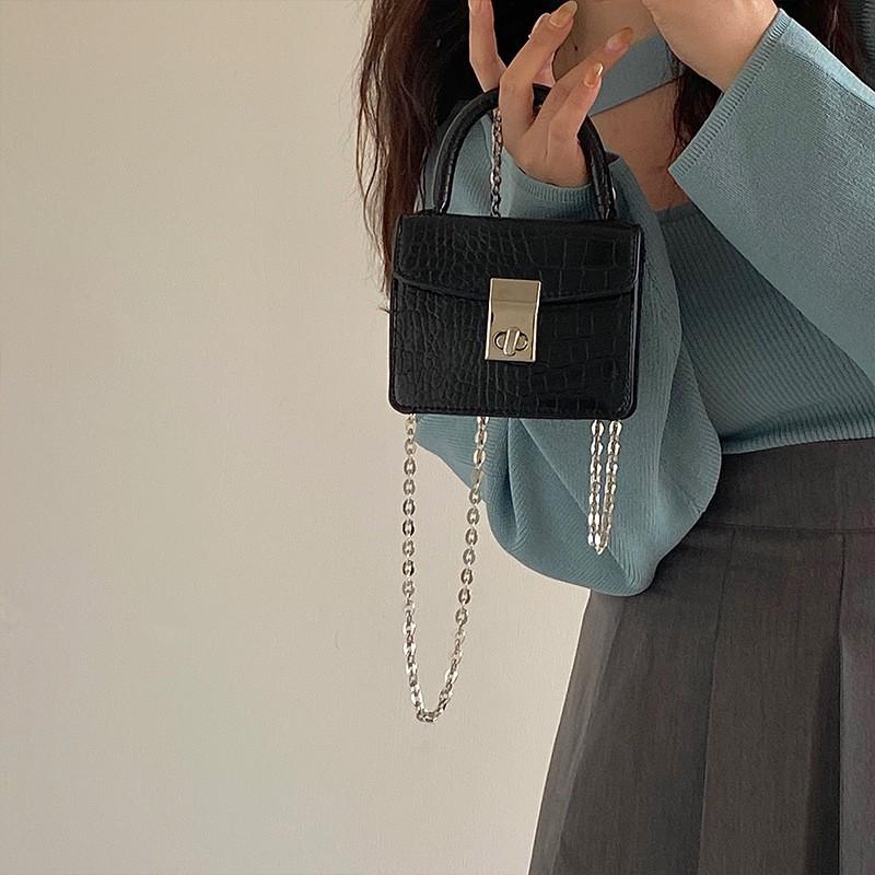 

Retro Fashion Crocodile-pattern Small Square Bag Women s 2026 Niche Handbag Large Diagonal Chain Trendy trumpet