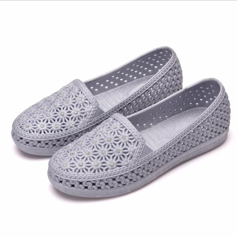 Cave shoes women's new summer flat bag heel sandals middle-aged and elderly bag head cool slippers nurse shoes