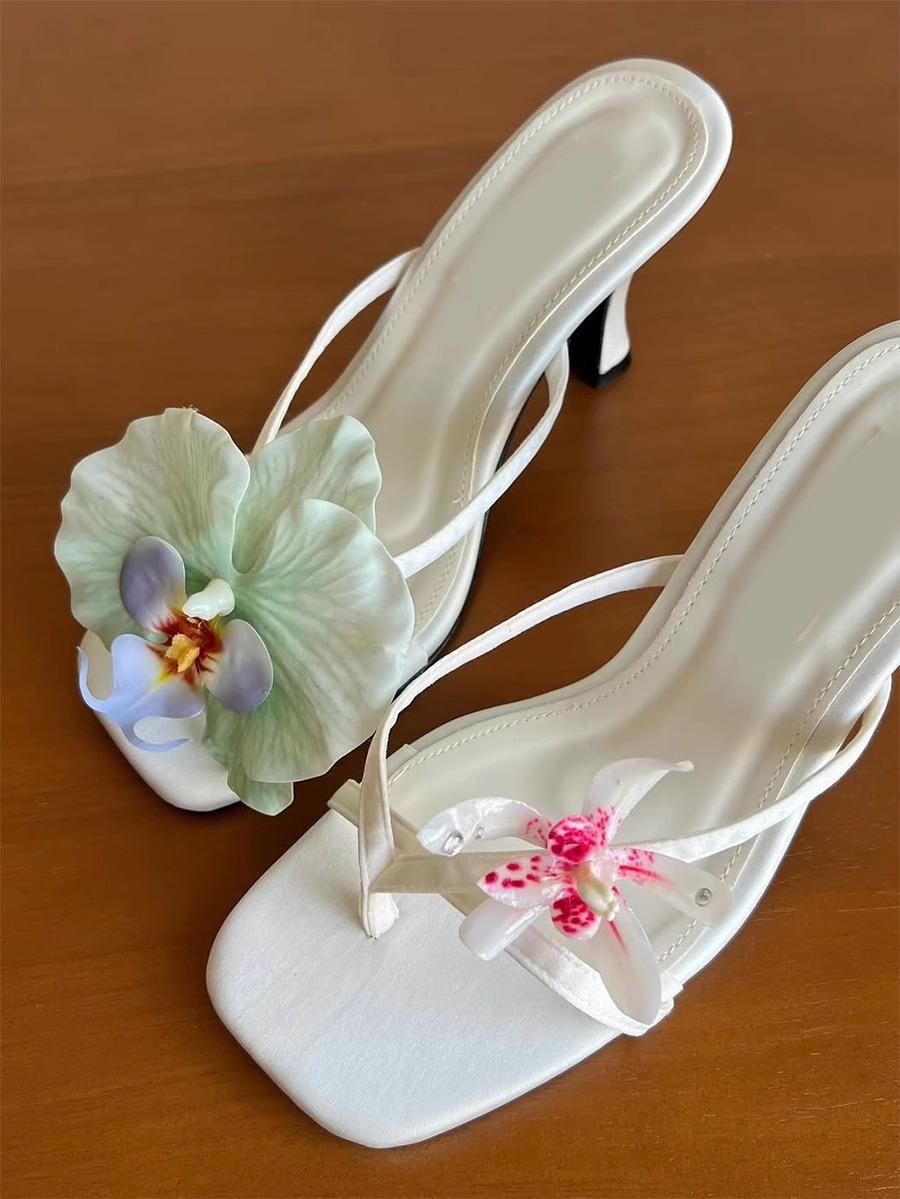 

Internet celebrity travel beach shoes Europe and the United States 2025 new flower decoration open-toed high-heeled cool slippers women s summer fash 40