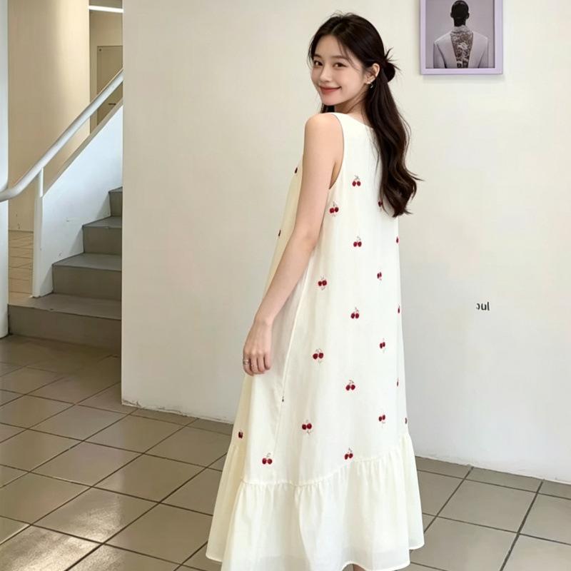 Loose and thin cherry print dress women's summer rice white gentle wind age reduction casual sleeveless long A-shaped skirt