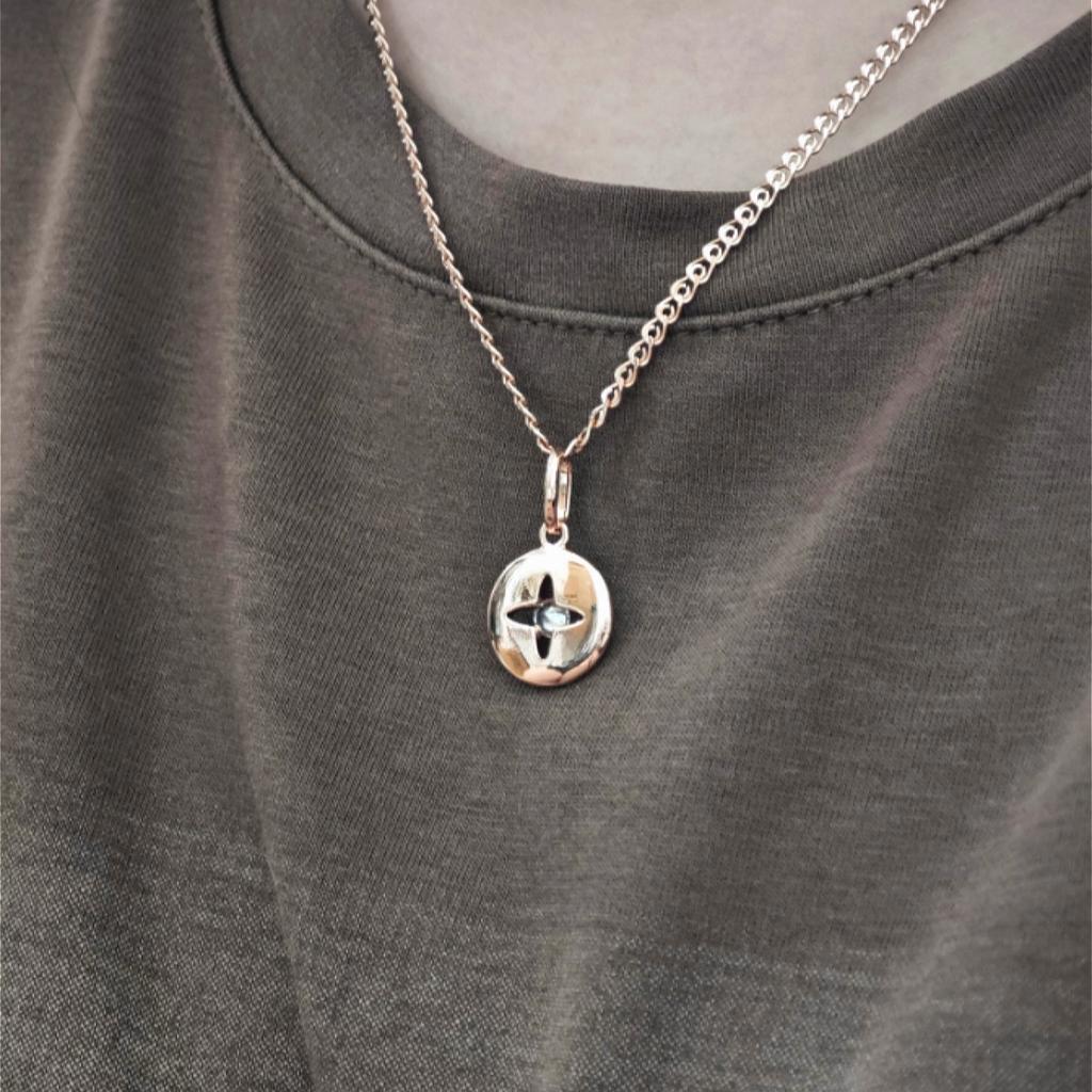 Round Four-leaf Clover Hollow Pendant Rose Gold Color Necklace Women's Color-preserving Jewelry Gift