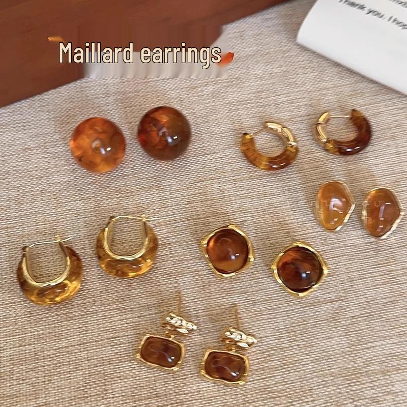 Amber-Colored French-Inspired Minimalist Retro Stud Earrings