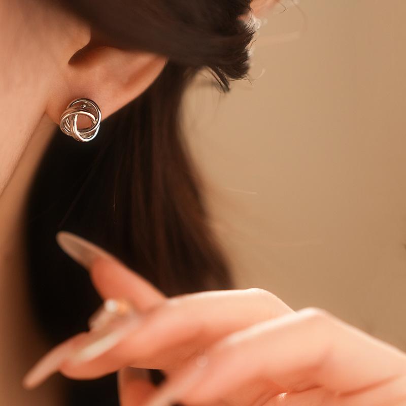 Fashion Geometric Hoop Earrings for Women Hollow Geometric Earrings Buckle Fashionable Daily Wear Party Banquet Jewelry Gifts