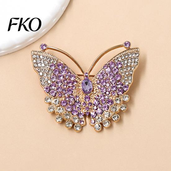 Women Brooch Pin, 3D Butterfly Design with Sparkling Rhinestones, Lightweight Pin Strong Buckle Badge for Coats Shirts Bags Accessories Insect