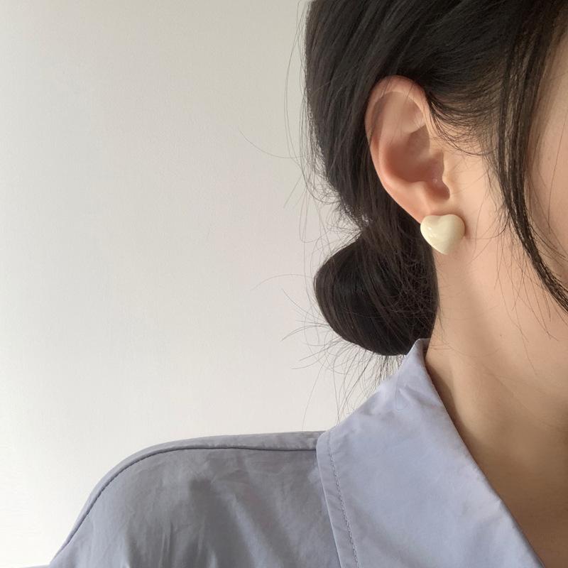 Elegant White Shell Heart Pearl Earrings For Women Sweet Gold Tone Dangle Earrings