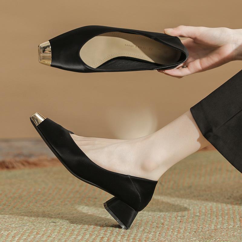 Single Shoes Women's Soft Leather Thick Heel New Iron Head Square Head Middle Heel Soft Sole Not Tired Feet Autumn