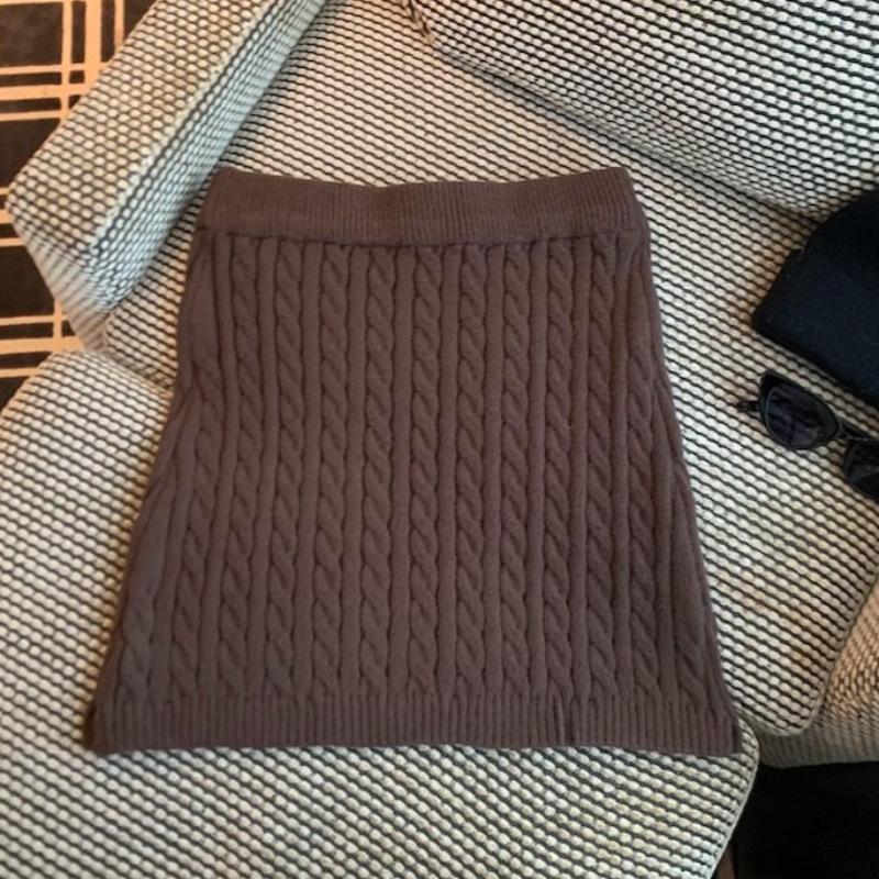 Women's High-Waist Korean Style Slimming Mini Skirt - Soft, Sexy, and Versatile for Winter 2025