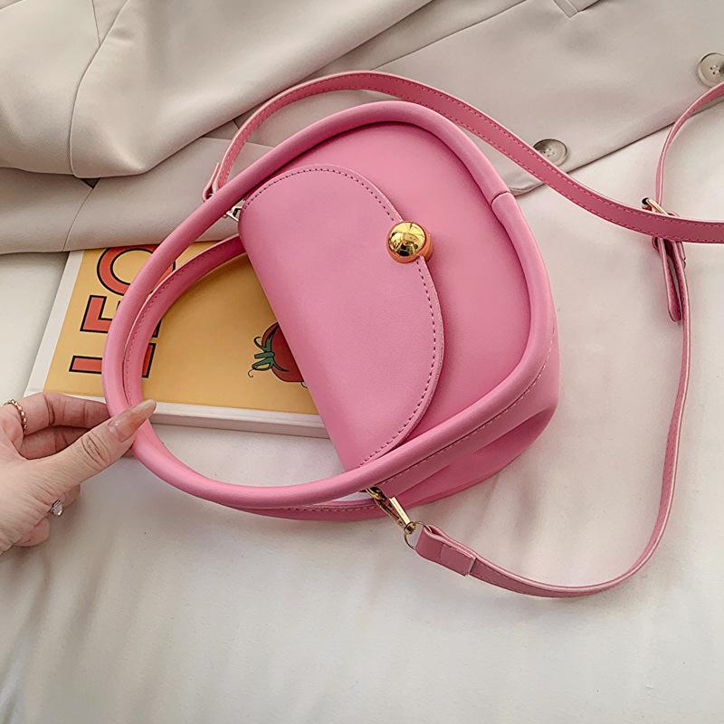 

Fresh and sweet small round bag 2025 spring solid color new versatile shoulder crossbody fashion portable saddle trendy bag розовый