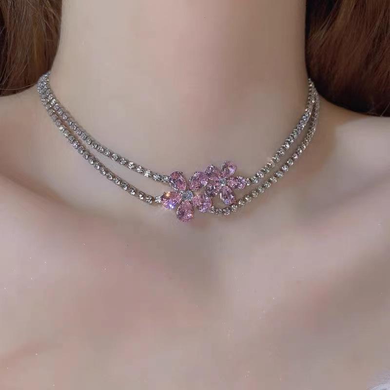 Korean Light Luxury Rhinestone Flower Necklace - Elegant Short Style for a Chic Look