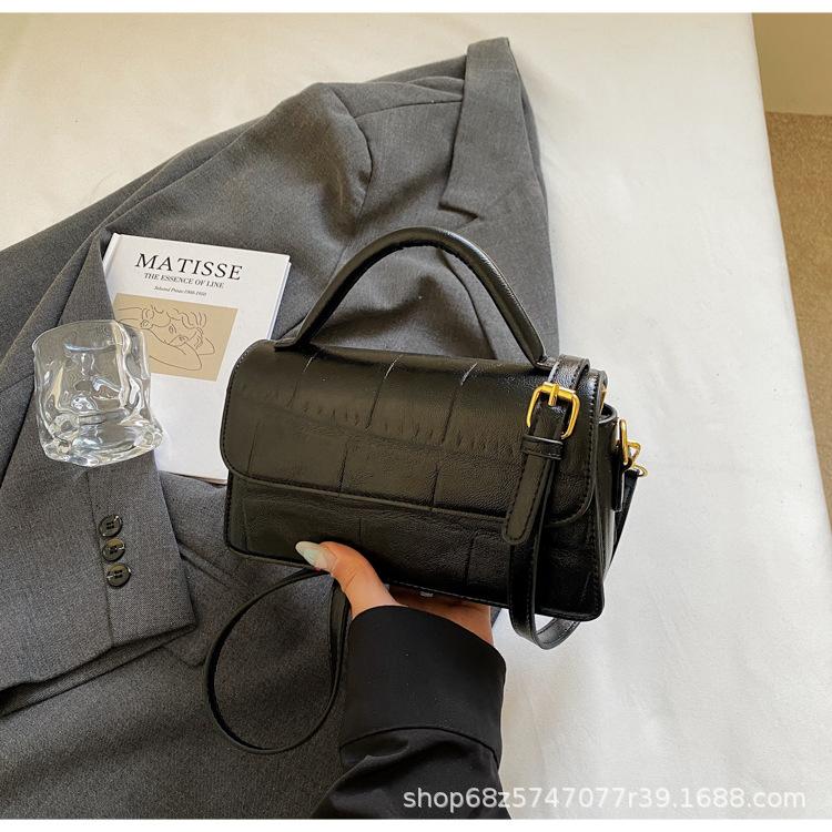 Retro Simple Portable Small Square Bag Women's Old Money Wind Wear Casual Shoulder Messenger Bag Commuter Bag