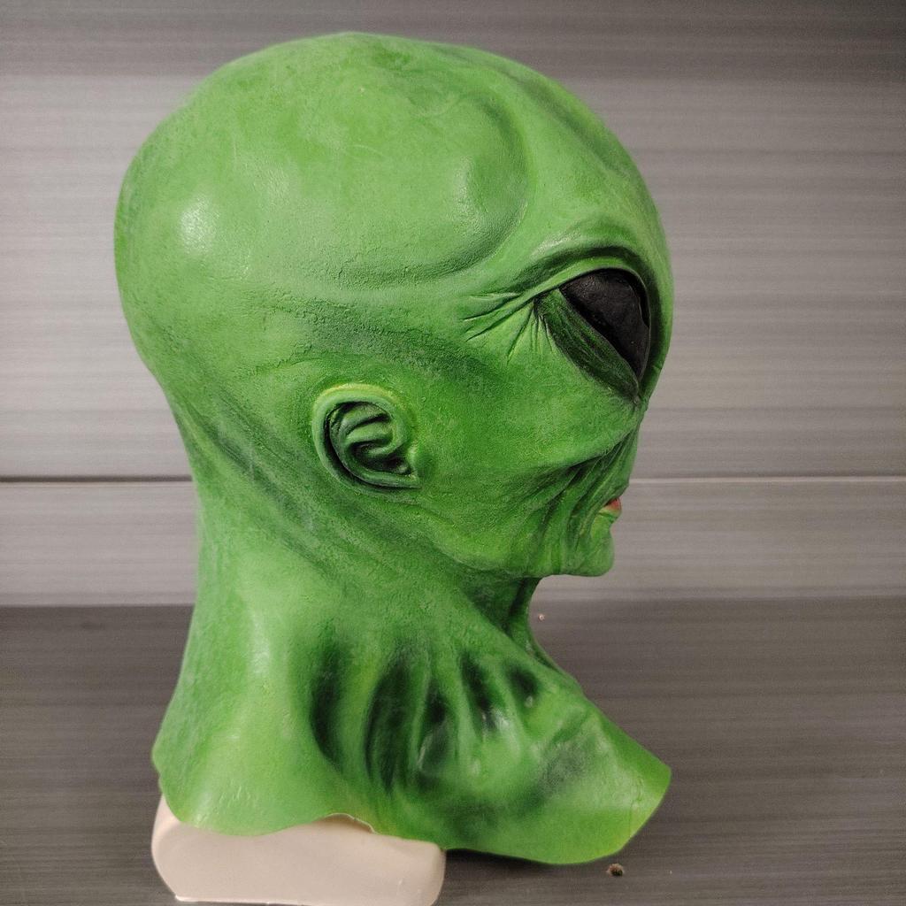 Alien Latex Mask - Halloween Horror Costume for Cosplay, Haunted Houses, and Escape Rooms