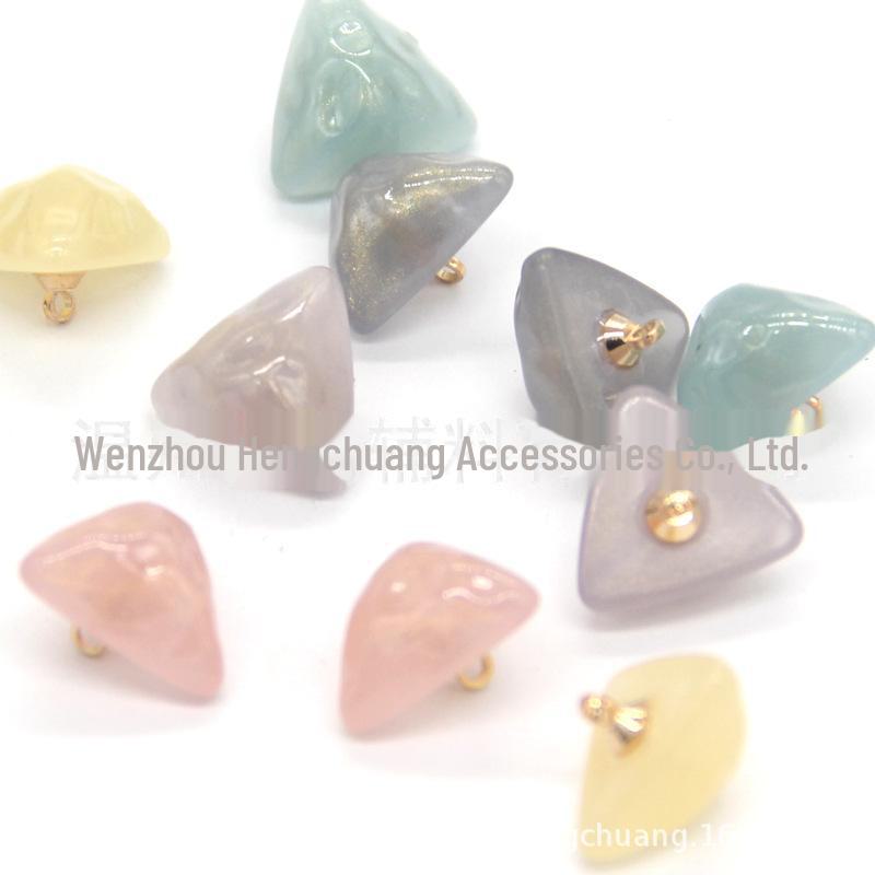 Hengchuang Gold Triangular Pearl Button High-Leg Children's Sweater