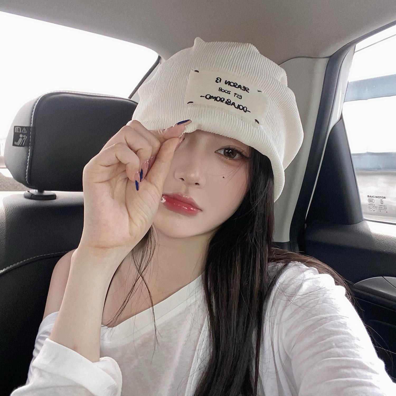 

Knitted thread autumn and winter hat women s wool hat big head circumference pullover cold hat thin fashion stacking hat M（56-58cm） чорний