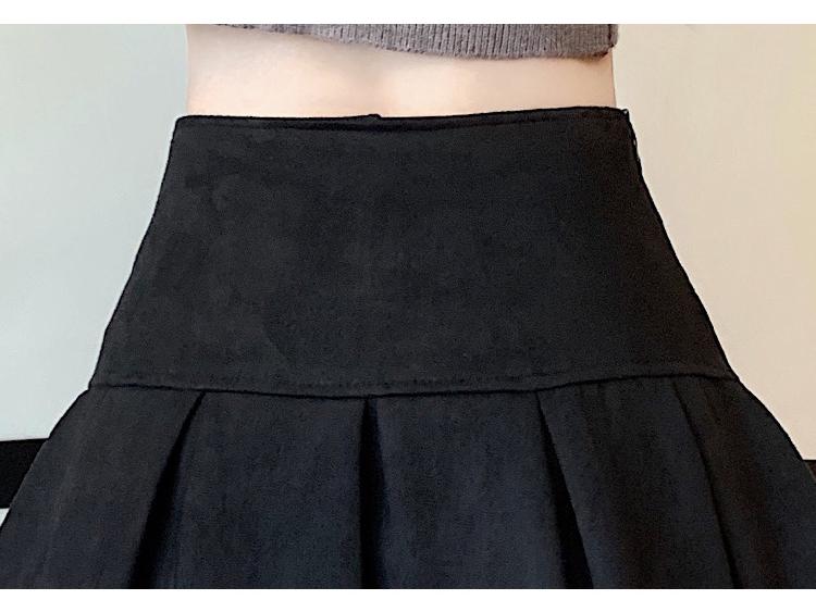 Women's Black Deerskin Velvet High-Waisted Slimming A-Line Mini Skirt with Anti-Exposure Pleats - Autumn/Winter Casual Skirt Pants