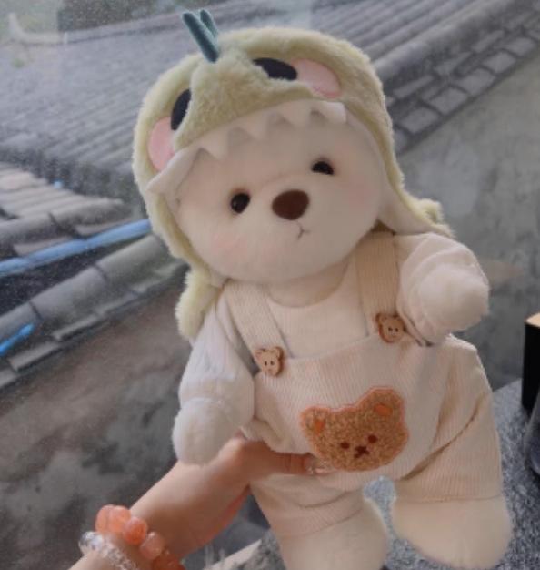 Jucărie de pluș Lina Bear de 30 cm cu pijama de travestit