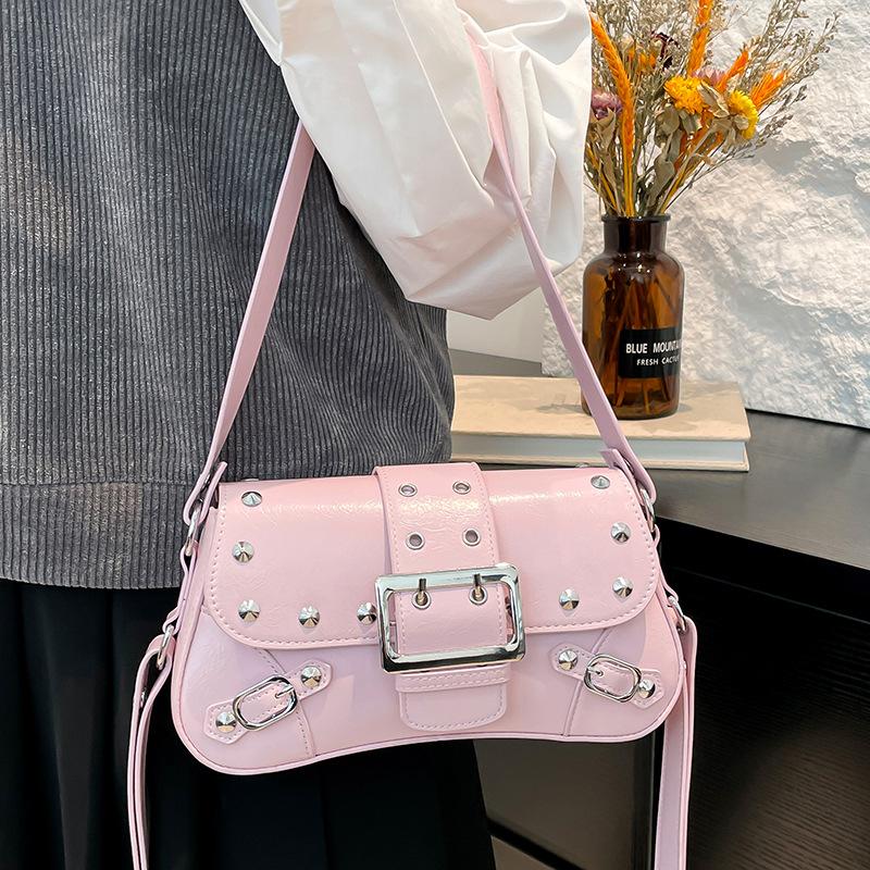 Trend hot-selling locomotive Spice Girl wind rivet design underarm shoulder bag niche design sense commuter versatile messenger bag