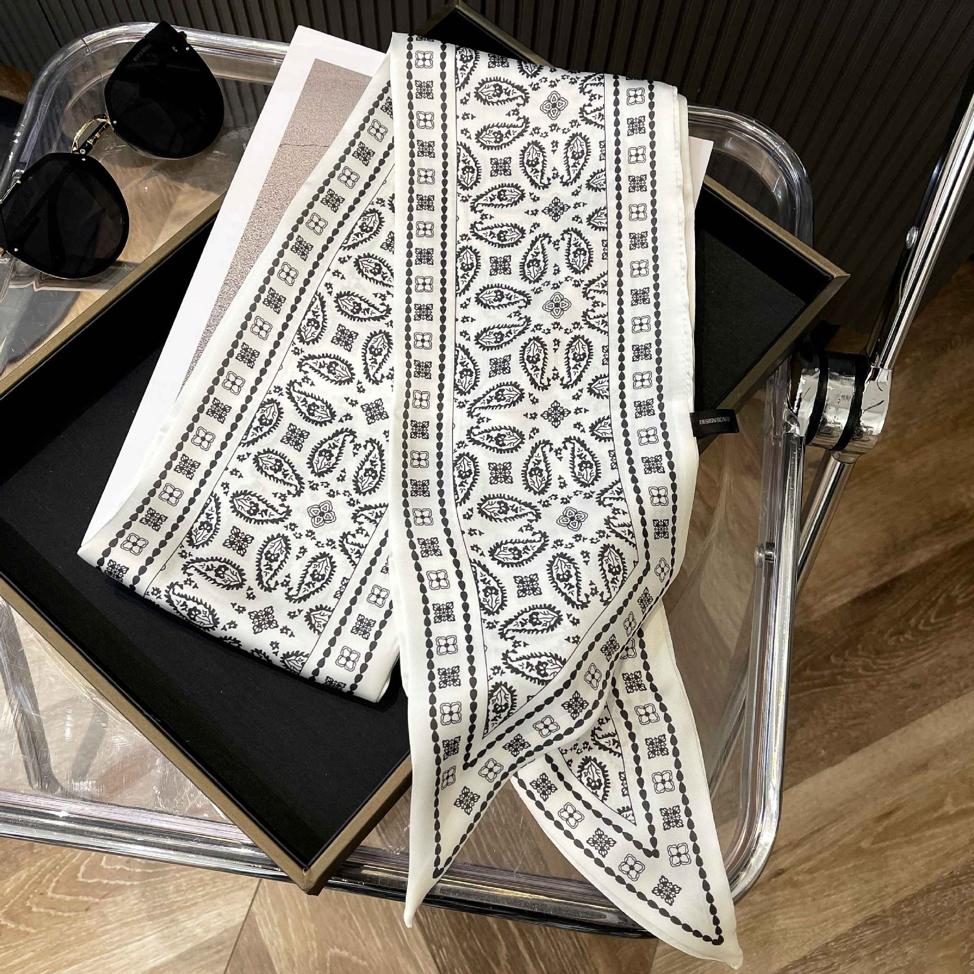 

Высококачественные роскошные шелковые шарфы, повязка на голову, шарфы, шейный шарф для женщин, шелковый шарф с цепочкой, женская декоративная шаль 150-14cm