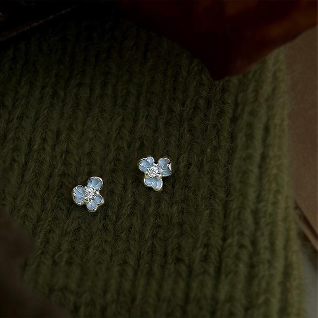 Универсальные компактные минималистичные серьги-ирисы 1 pair