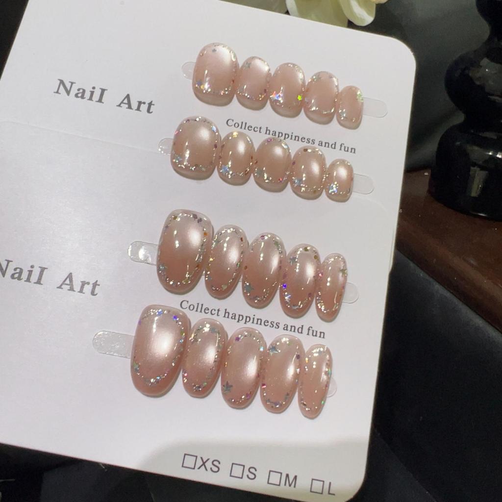 Pierścionek Lśniąca Gwiazda: Delikatne Nude Różowe Paznokcie Press-On Cat Eye z Brokatem w Kształcie Gwiazdek i Dziewczęcym Zdobieniem w Kształcie Serca