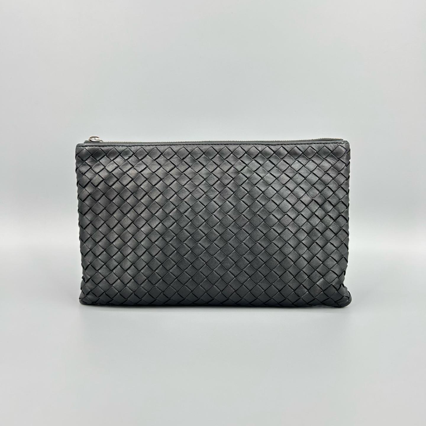 [Pre-Owned] Woven Check Pattern Zip Lambskin Envelope Clutch Small - Very Good #AG8JZQ ONE SIZE