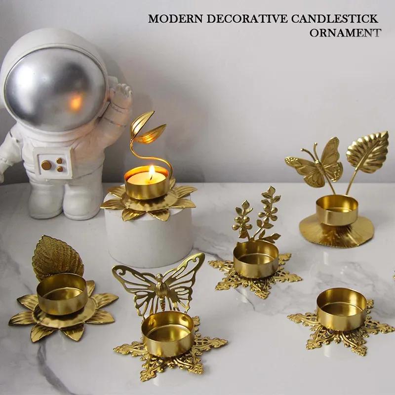 

Nordic Style Candlestick Golden Geometric Hollow Iron Candlestick Creative Aromatherapy Candle Cup Home Decoration Ornament YLE613 Send randomly