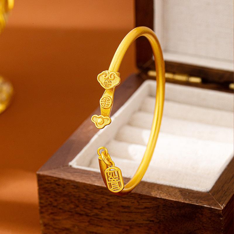 Retro Udskåret Lykkebringende Ruyi Armbånd til Kvinder i Paladsstil