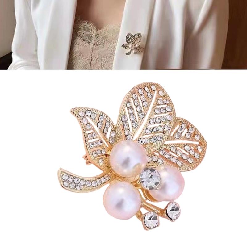 Elegant Floral Pearls And Crystal Rhinestones Brooch For Women Alloy Jewelry Accessory For Formal Event