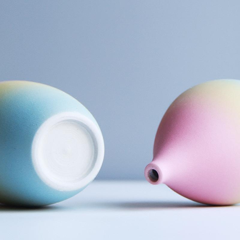 Vase moderne à imprimés arc-en-ciel Vase à fleurs en céramique coloré 6 modèles Mini vase de bureau Pièce maîtresse décorative pour la maison