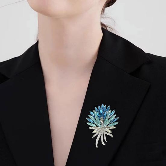 Brooch Irregular Wheat Design Sparkling Rhinestones Zinc Alloy Lapel Pin Sweaters Collars Hats Bags Coats Scarves Badge Versatile Accessory