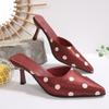 Damen Polka-Dot Spitz zulaufende Geschlossene Satin Slip-On High-Heel Schuhe, Weinrot Stiletto-Stil.