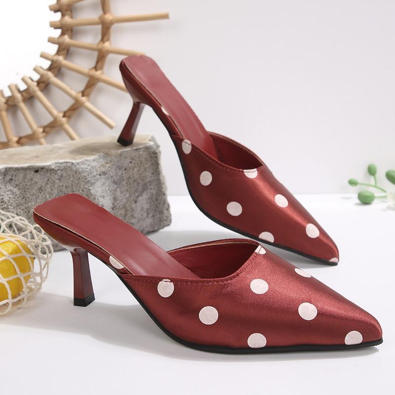 Damen Polka-Dot Spitz zulaufende Geschlossene Satin Slip-On High-Heel Schuhe, Weinrot Stiletto-Stil.