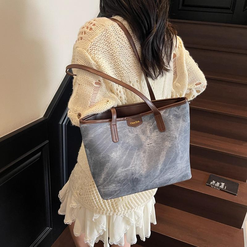 Textured casual commuter bag women's new fashion popular shoulder bag large capacity tote bag