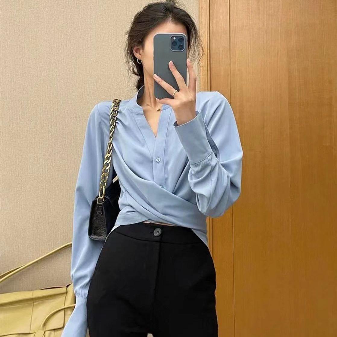 Spring 2025 Women s Light Blue Hong Kong Style V-Neck Shirt M