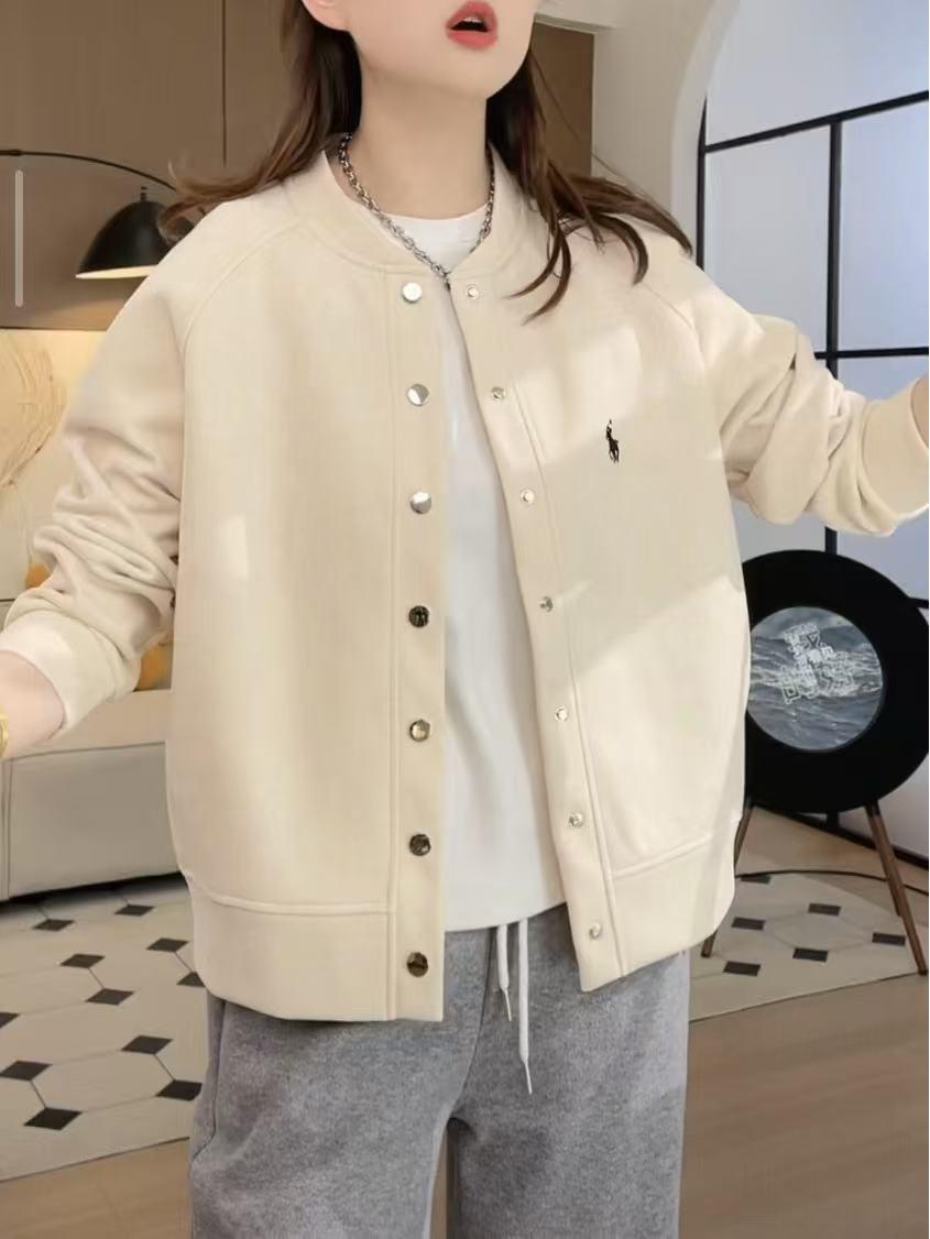 

Elegant, age-defying winter coat: brightens, slims, and conceals flaws; long-sleeved, windproof, versatile style suitable for everyone. M чёрный