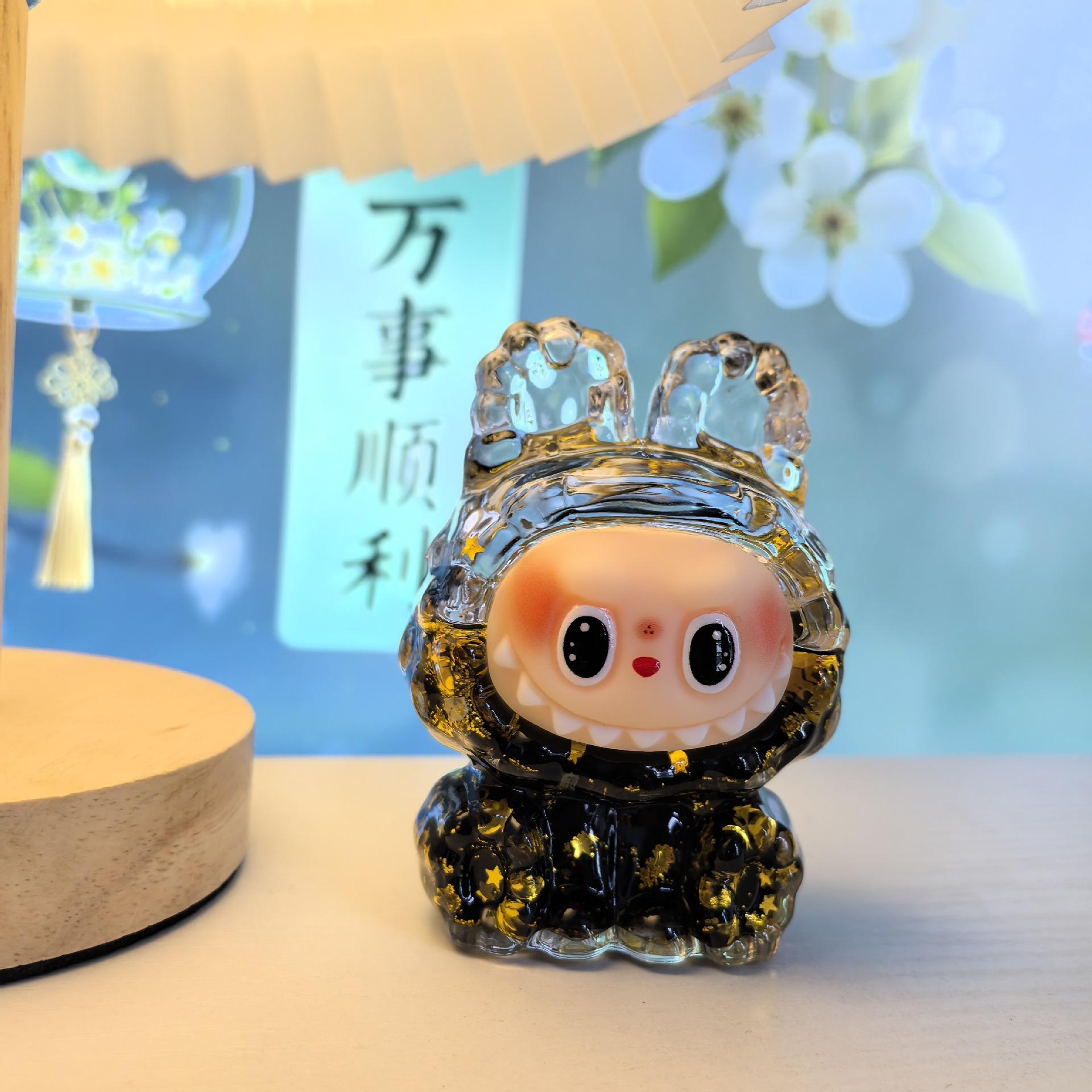 

Масляный Лабубу с текучим песком, Креативная фигурка Лабу, Настольное украшение, Декоративная игрушка в подарок 8.5*6cm