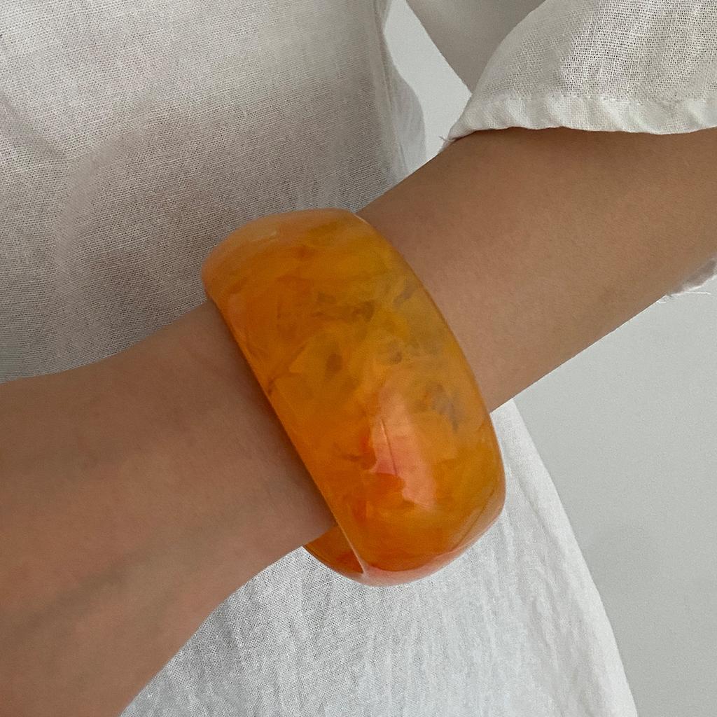 Fashion Irregular Smudge Gradual Change Resin Bracelet, Exaggerated Geometric Arc Acrylic Bracelet