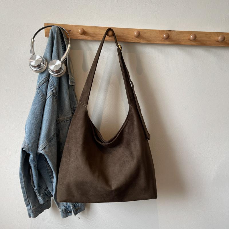 Retro simple large-capacity tote bag autumn and winter new niche shoulder bag casual commuter fashion handbag