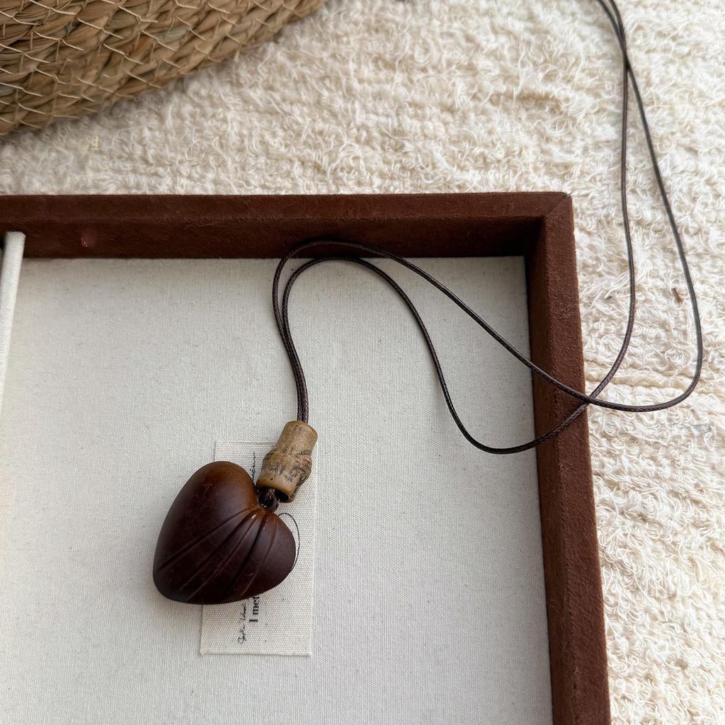 Wood chips irregular round square pendant necklace retro ethnic style collarbone chain design sense sweater chain women