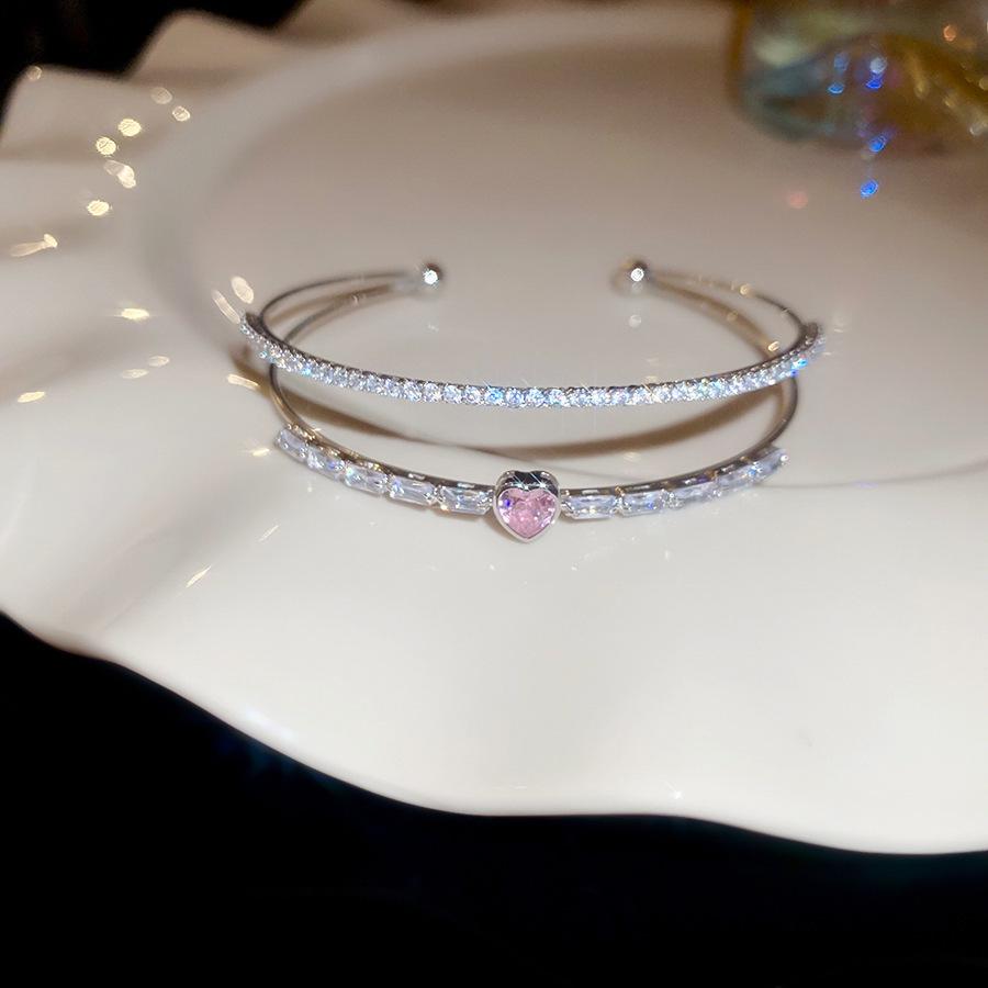 Bracciale con Fibbia a Ferro di Cavallo in Zirconia Placcato Oro - Accessorio di Lusso Chic e Versatile