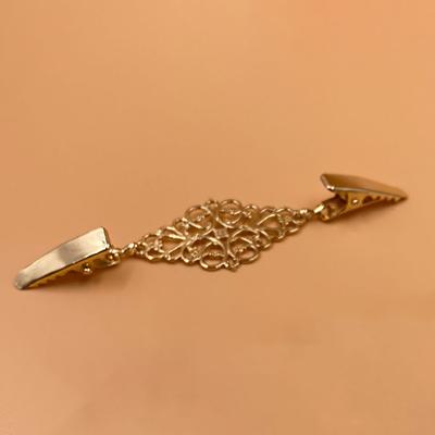 Golden Alloy Material Retro Fashion Women Dress Decor Clothing Clip Fasteners for Clothes Clamps for Fabric Cardigan Clamps