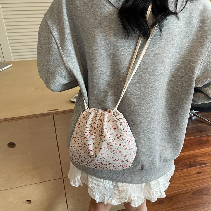 Summer New Casual Shoulder Bag Sweet Bucket Bag Commuter New Niche Light Fashion Messenger Bag Women