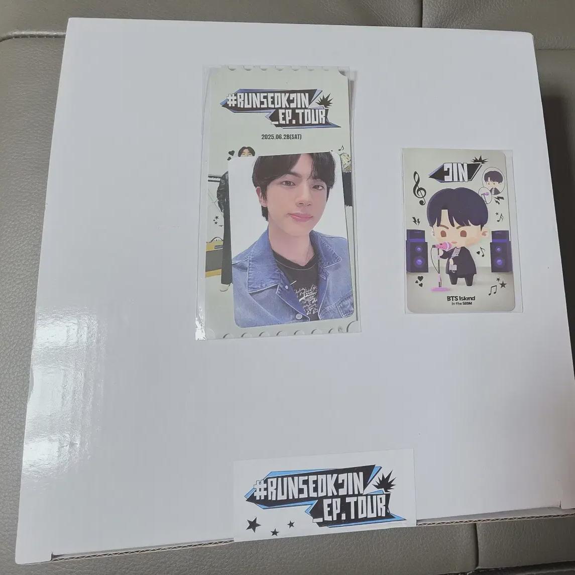 

Концерт BTS Джин (далсоккон) Подарочный набор