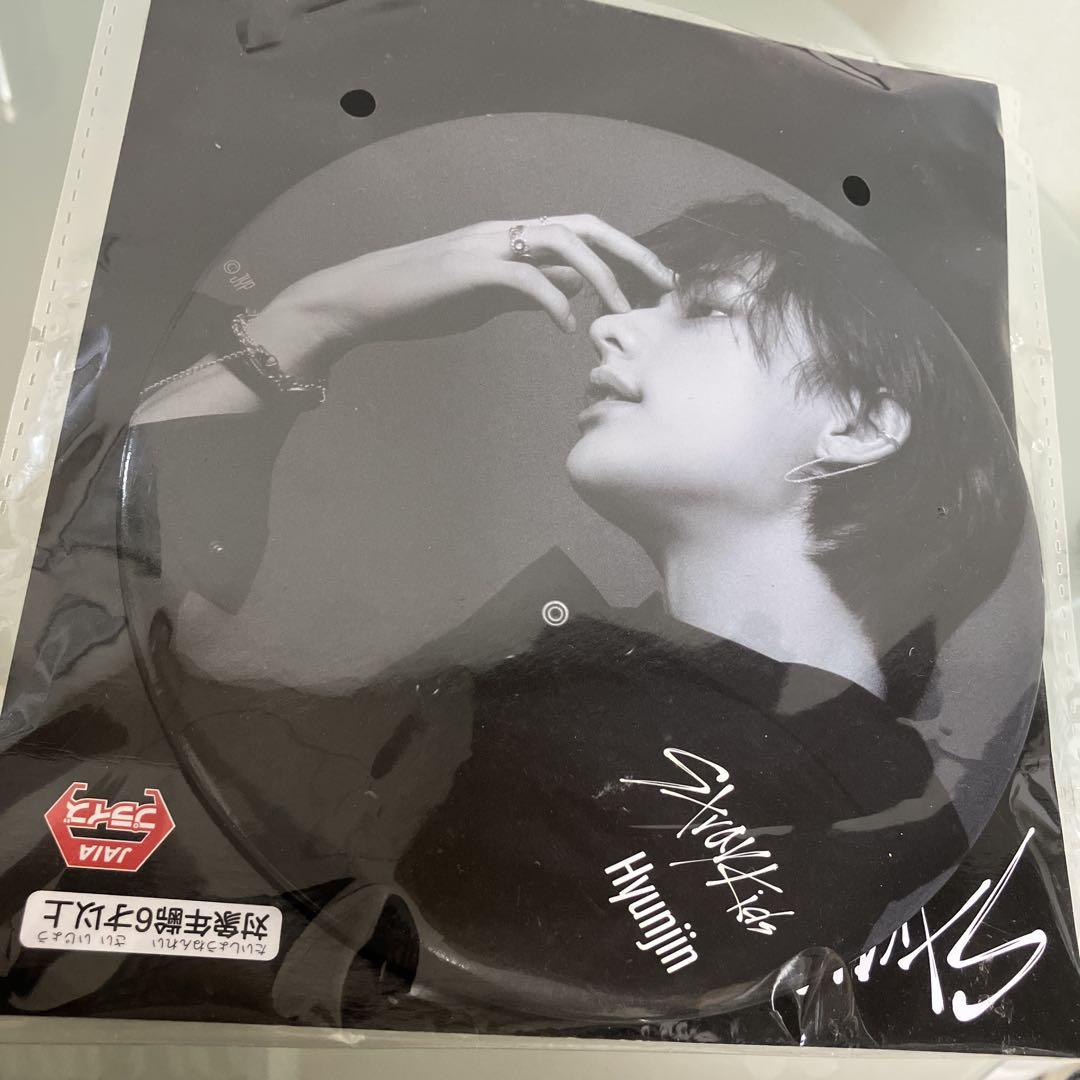 

[USED] Hyunjin Can Badge
