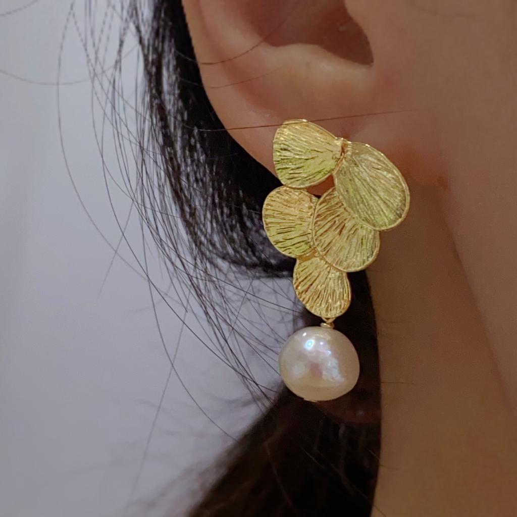 Natural Edison pearl stud earrings design sense exaggerated atmosphere large pearl earrings new foreign style personalized earrings women